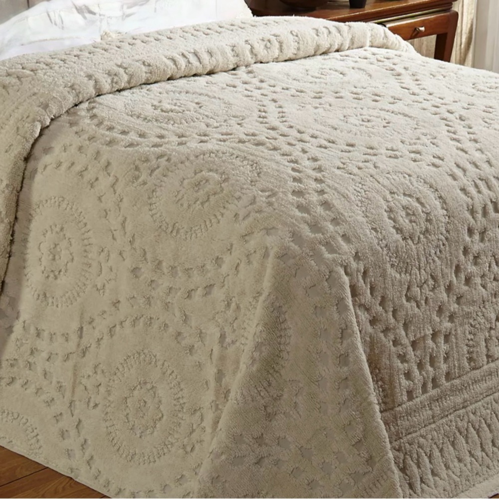 Elegant Cream Chenille Bedspread